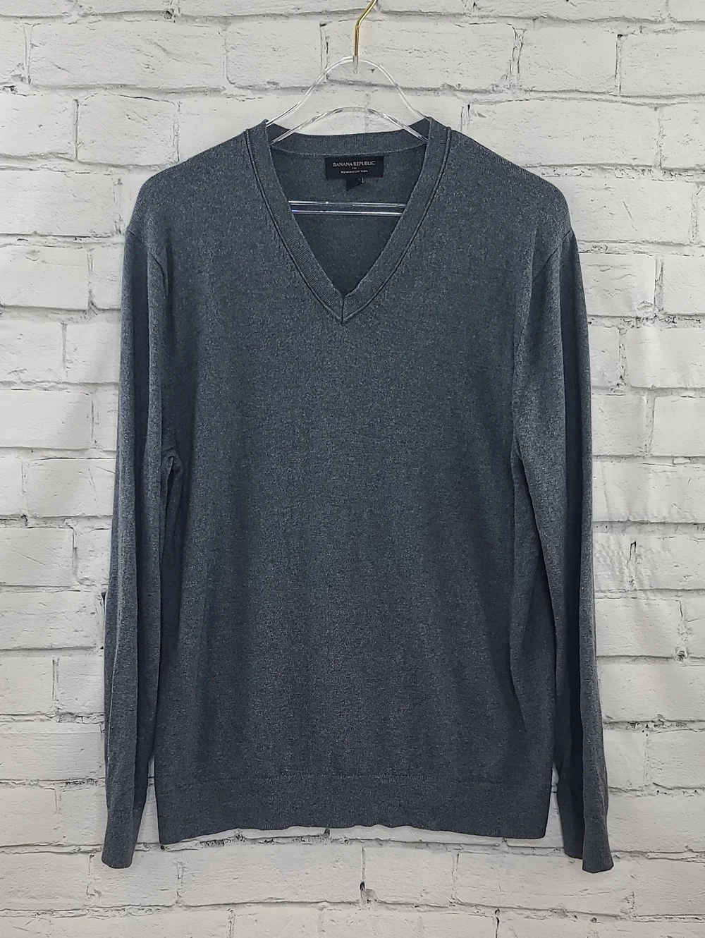 Banana Republic Premium Luxe Knit Men's V-Neck Long Sleeve Relaxed Sweater Gray